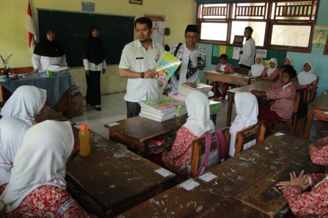 
Pemkab Probolinggo Antisipasi Beredarnya Buku Mapel Tak Objektif