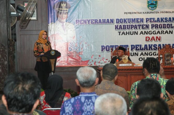 
Bupati Probolinggo Serahkan DPA Tahun 2018