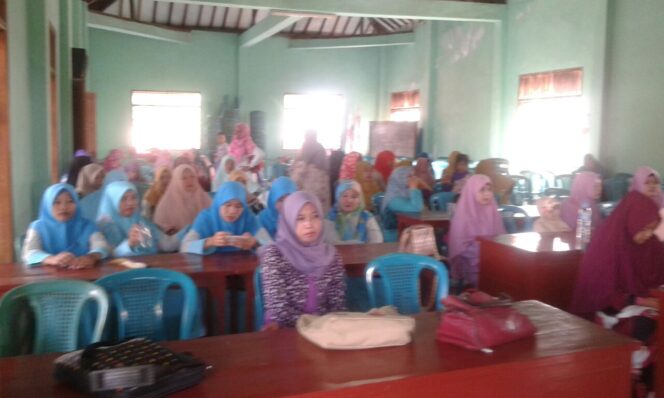 
Ratusan Guru TK, PAUD dan PNF Sholawat Nabi Bersama