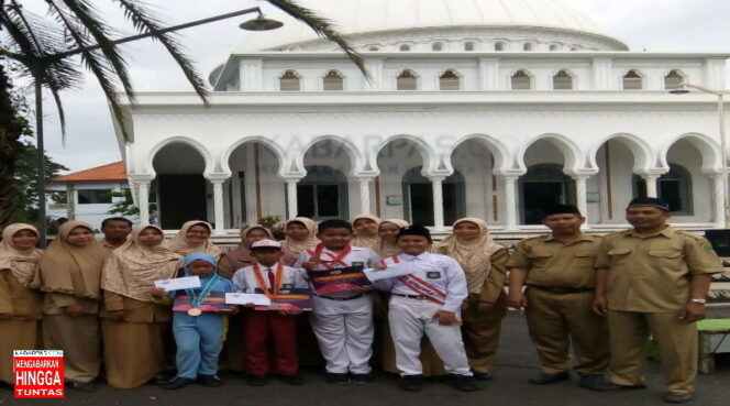 
Siswa SD Al-Kautsar Pasuruan Boyong Juara di Olimpiade Emerald