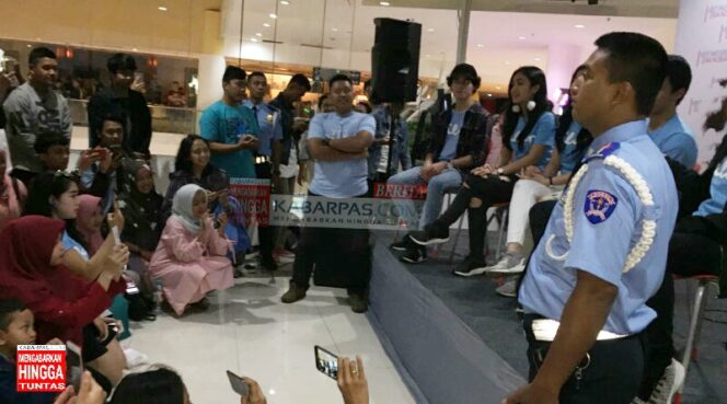 
5 Artis Pemain Film Dilan Meet and Greet Bersama Para Penggemarnya di Malang