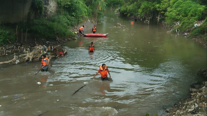 
BREAKING NEWS: Tiga Bocah SD Tenggelam di Sungai Gembong