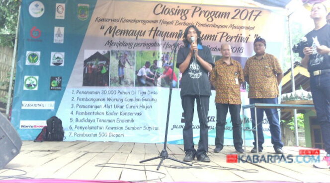 
Ini Aksi Nyata Sejumlah Aktifis Lingkungan di Pasuruan Bersama Aqua Lakukan Konservasi