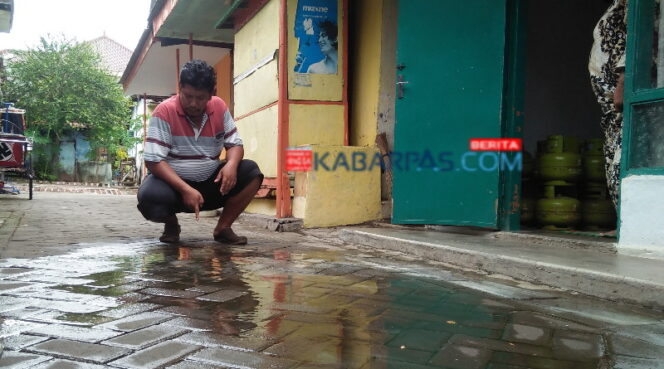 
Satu Bulan Pipa PDAM di Kebonsari Bocor, Baru Diperbaiki Usai Warga Ramai di Medsos