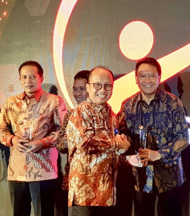 
Berkat Presentasi Mangga Alpukat, Gus Irsyad Mendulang Penghargaan Best Innovation for Agriculture