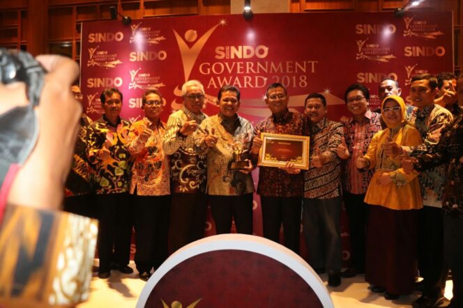 
Wali Kota Pasuruan Terima Penghargaan Sindo Government Award 2018