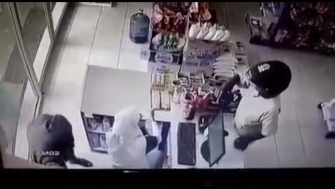 
Aksi Pencurian Rokok di Islamic Mart Terekam CCTV, Begini Aksinya
