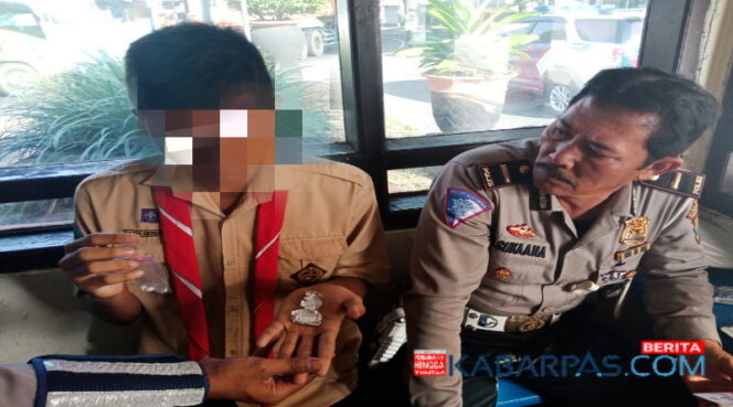 
Pelajar Bawa Pil Koplo Saat Berangkat Sekolah Dilepas, Kok Bisa?