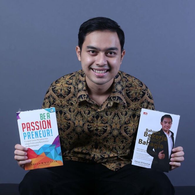 
Berkolaborasi Bukan Berkompetisi