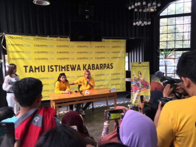 
Jumpa Fans di Kota Malang, Adipati Dolken dan Vanesha Prescilla Jadi Tamu Istimewa Kabarpas