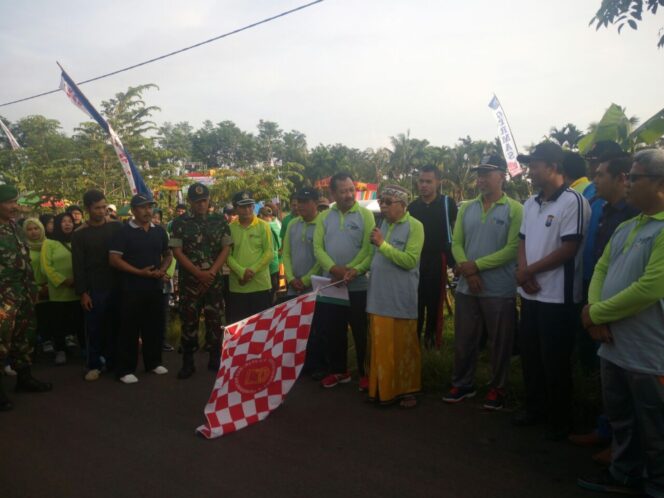 
Meriahkan Gebyar Germas dan Harjakabpro ke-272, Puskesmas Wangkal Gelar Jalan Sehat