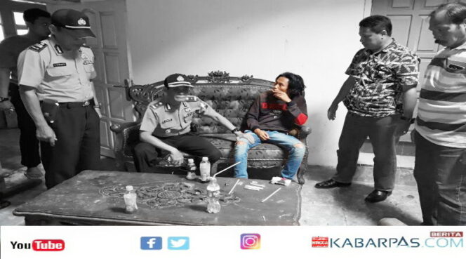 
Asyik Kosumsi Sabu, Pria Asal Songgo Banyuwangi Dibekuk Aparat Polsek Rogojampi