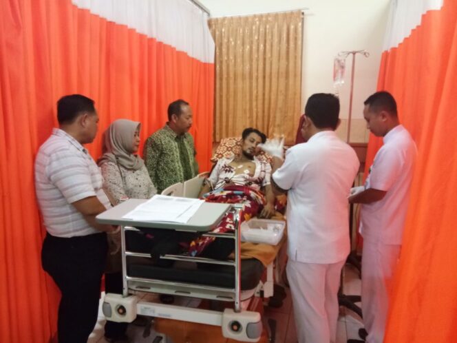 
Pemkab Probolinggo Respon Cepat Tangani TKI Asal Asembagus yang Alami Kecelakaan di Malaysia