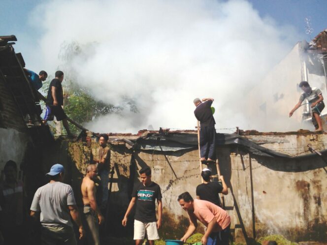 
Gudang Kardus di Pasrepan Ludes Terbakar Dilalap Si Jago Merah