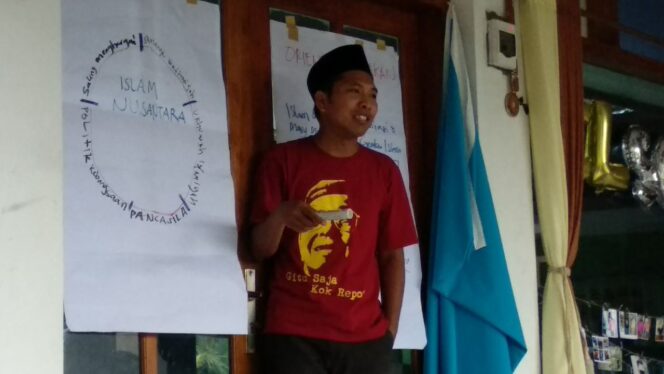 
Aku, Dia, dan Tuhan