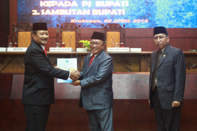 
DPRD Probolinggo Serahkan Rekomendasi LKPJ Kepala Daerah 2017