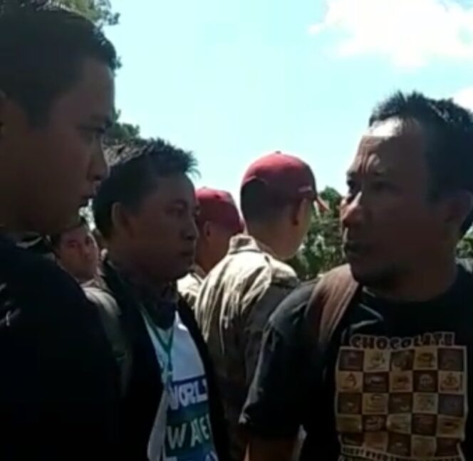 
Pria Ngaku Paspampres Bersikap Arogan ke Wartawan Saat Liput Pengukuhan Laskar Gerindra di Pasuruan
