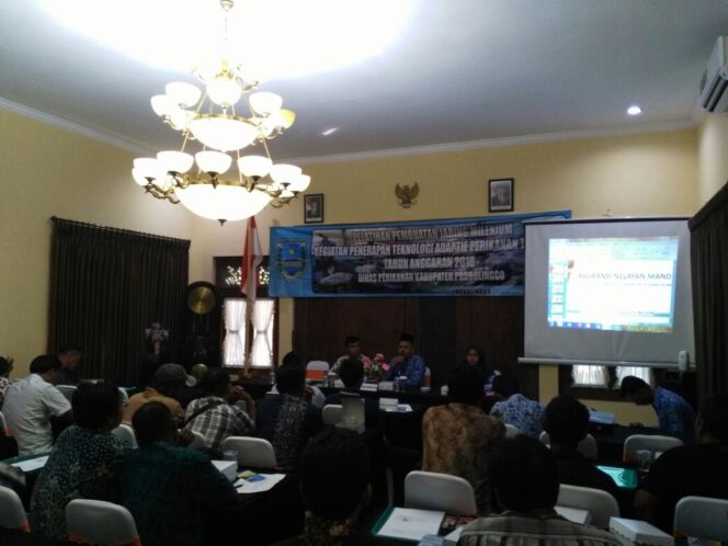 
Diskan Probolinggo Latih Nelayan Buat Jaring Milenium