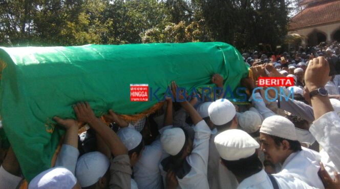 
Ribuan Jamaah Antar Jenazah Habib Abdurrahman ke Pemakaman