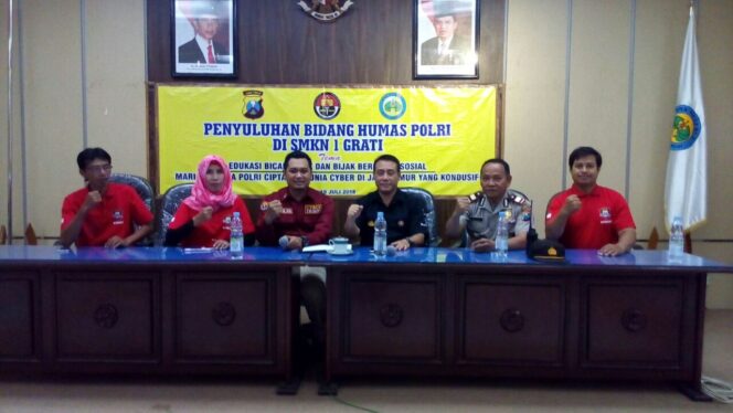 
Ketika Polisi di Pasuruan Ajak Pelajar Jadi Pelopor Anti Hoax