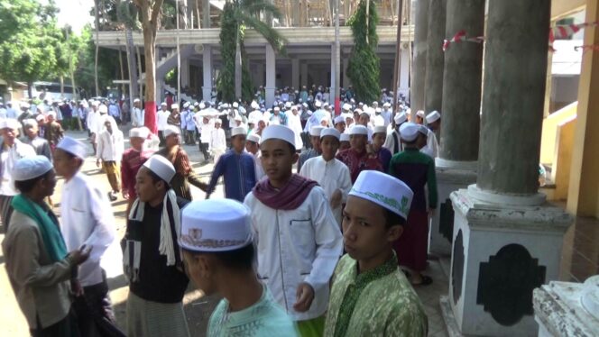 
3000 Santri Riyadlus Sholihin Probolinggo Gelar Doa dan Tahlil untuk Korban Gempa Lombok