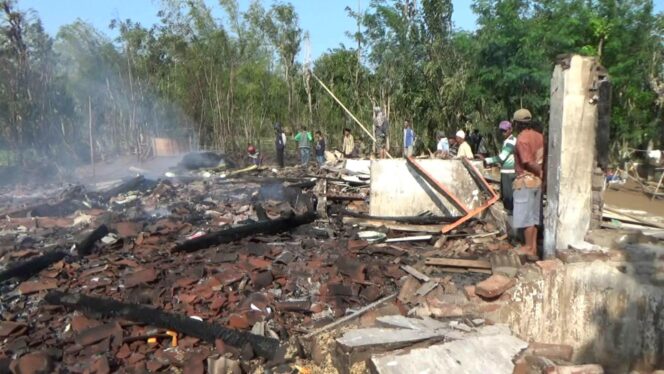 
Tiga Rumah dan Dua Kandang Sapi di Probolinggo Ludes Terbakar