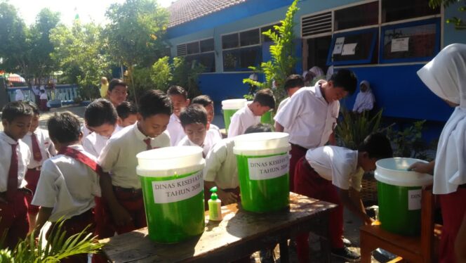 
Dinkes Probolinggo Kampanyekan Cuci Tangan Pakai Sabun di Sekolah