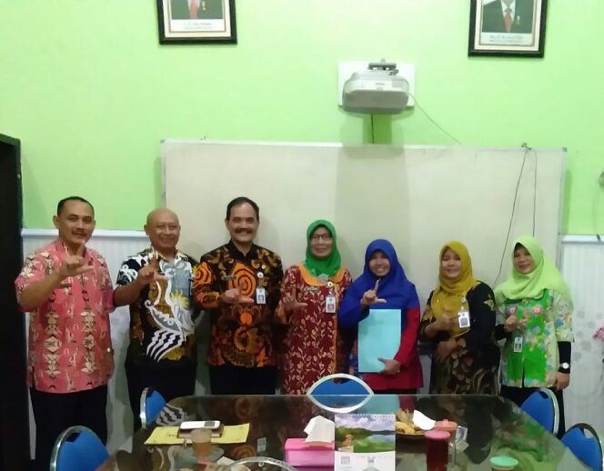 
Guru SMPN 1 Kraksaan Ikuti Lomba Guru Berprestasi Tingkat Nasional