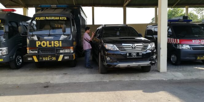 
Kaca Mobil Fortuner Dipecah, Uang Rp 100 Juta Raib Digondol Pelaku