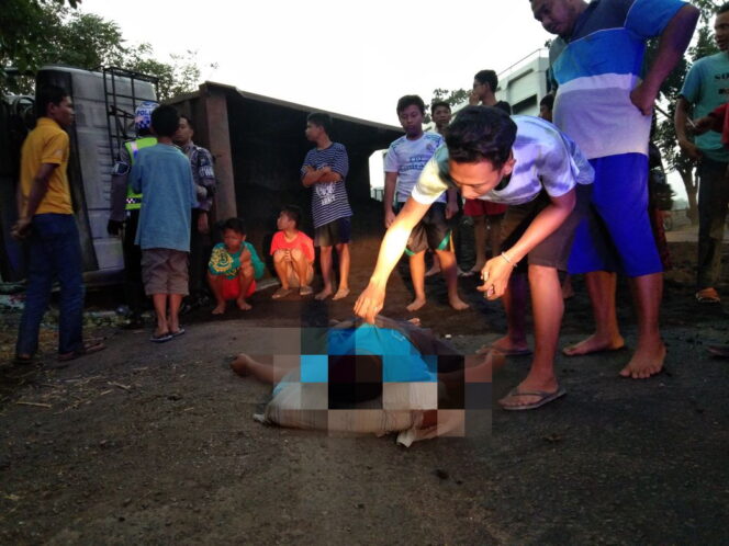 
Dump Truk Muatan Pasir Terguling, Sopir Tewas Seketika