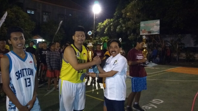 
SMAN 1 Kraksaan-SMA Taruna Juarai Kejuaraan Bola Basket Kadispora Cup