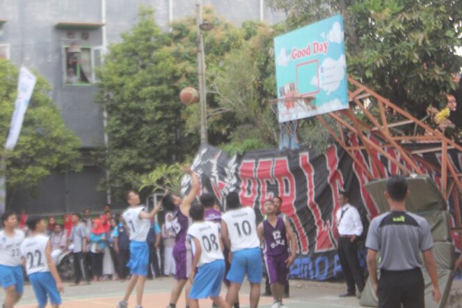 
Puluhan SMA/SMK Probolinggo Ramaikan Kejuaraan Bola Basket Kadispora Cup 2018