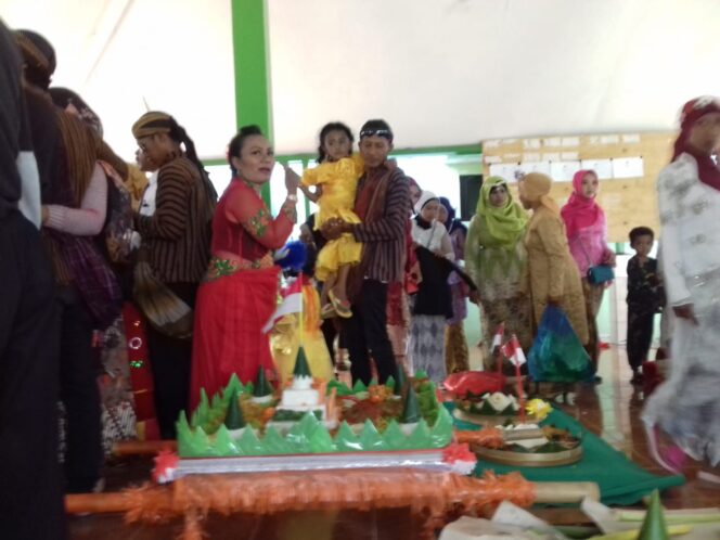 
Meriahnya Selamatan Desa Manikrejo