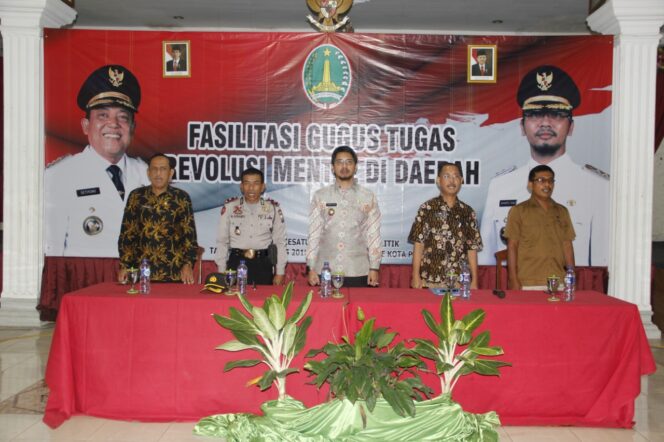 
Bakesbangpol Kota Pasuruan Fasilitasi Gugus Tugas Revolusi Mental