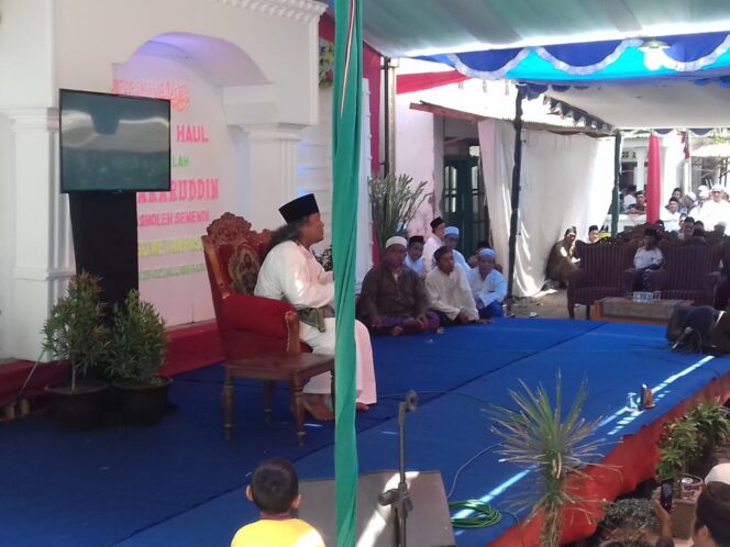 
Haul Mbah Syakaruddin, Aliran Listrik Tiba-tiba Padam saat Gus Muwafiq Berceramah