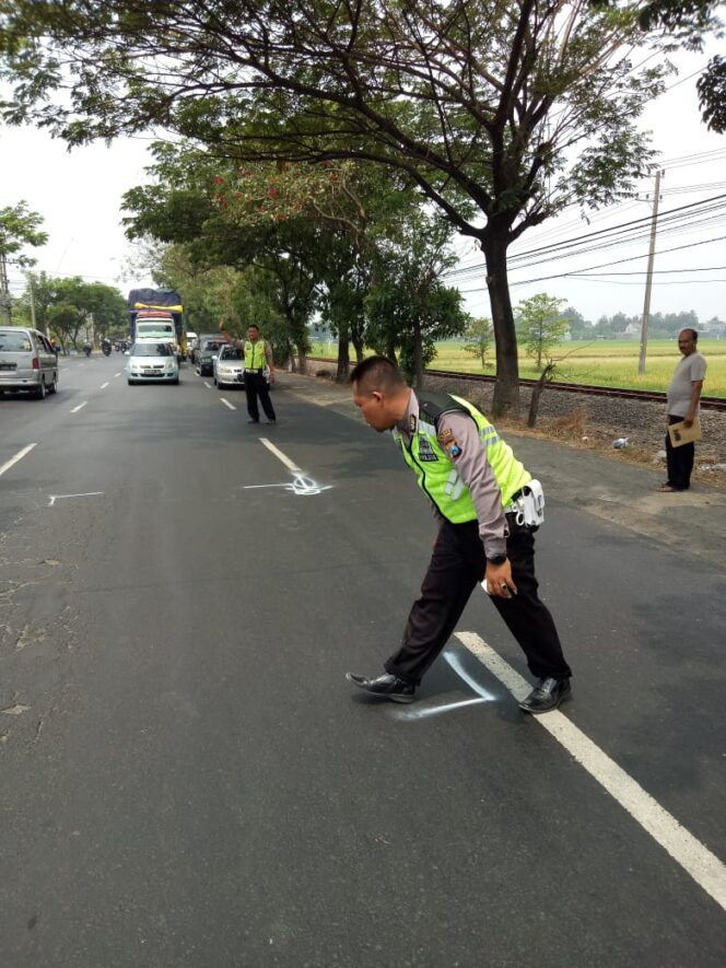 
Remaja Asal Beji Tewas Usai Kecelakaan di Jalan Raya