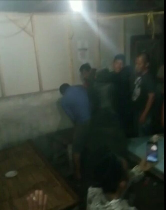 
Video Penggerebekan Pria Diduga Pelaku Begal Pelajar SMK Winongan Beredar Luas di Medsos