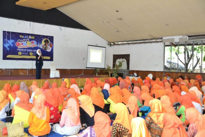 
Peduli Dunia Pendidikan, Caleg Cantik Rahma Sarita Berikan Pelatihan Khusus Ribuan Guru Paud 
