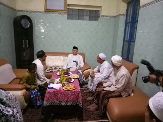 
Mampir ke Pasuruan, Cawapres Kiai Ma’ruf Amin Dapat Restu Ulama Sidogiri