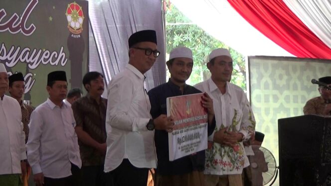 
Hadir di Haul KH Soleh Nachrawi Probolinggo, Mensos RI Beri Apresiasi Kearifan Lokal