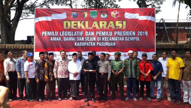 
Jelang Pilpres, Forkopimka Gempol Ajak Sejumlah Elemen Masyarakat dan Caleg Ikut Deklarasi Damai