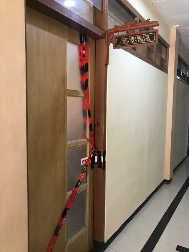 
Empat Ruangan di Kantor Pemkot Pasuruan Disegel KPK