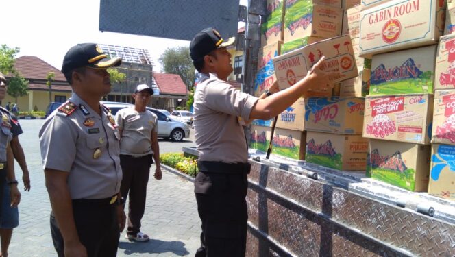 
Polres Pasuruan Distribusikan Bantuan untuk Korban Donggala 