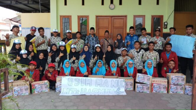 
Puluhan Siswa LPM Hasan Munadi Lakukan Penggalangan Dana untuk Korban Gempa Palu