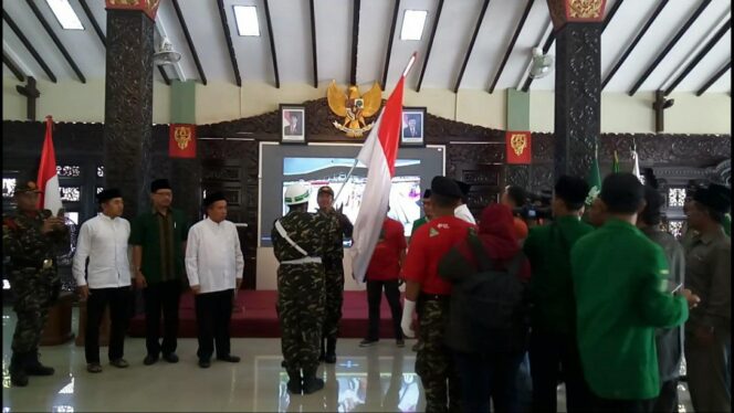 
Di Pasuruan, Rombongan Kirab Satu Negeri Disambut Bupati Irsyad dan Ziarah ke Makam Mbah Hamid