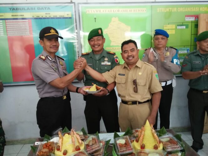 
Begini Cara AKP Bambang Sugeng Jaga Sinergitas antara Polri-TNI di Wilayah Rejoso