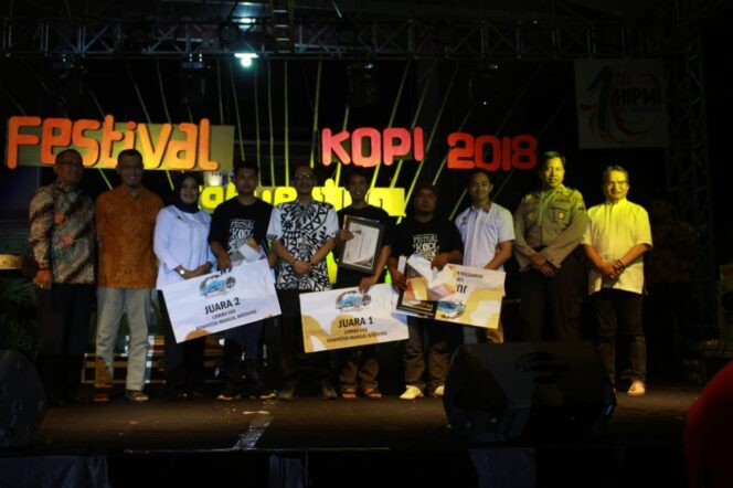 
Semarak Festival Kopi di Alun-alun Kraksaan