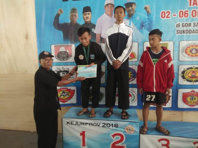 
Atlet Pencak Silat Asal Probolinggo Raih Medali Emas di Kejurprov 2018