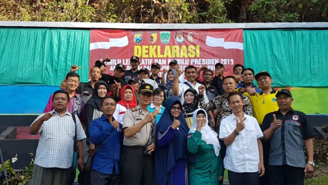 
Wujudkan Pemilu Damai, Begini yang Dilakukan Kapolsek Prigen