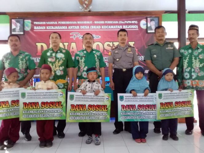 
BKAD Kecamatan Rejoso Bagikan Dana Sosial ke Ratusan Siswa TK/RA